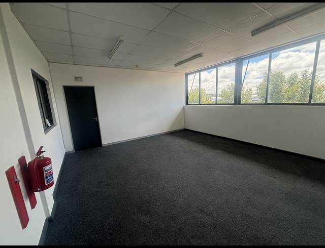 401M² WAREHOUSE TO LET IN AIRPORT INDUSTRIA